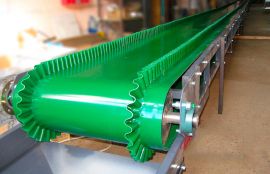 Ленточный конвейер для перемещения комбикорма