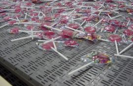 Объект: Конвейер с модульной пластиковой лентой для упакованных леденцов