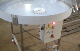  Ленточный конвейер для перемещения и наполнения лотков с едой - фото 2