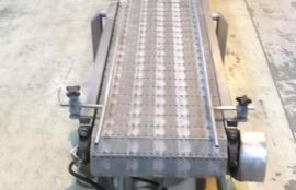 Конвейер с модульной пластиковой лентой для лотков с овощами - фото 3