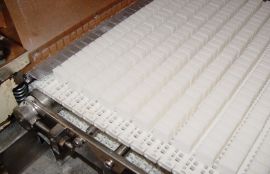 Объект: Конвейер с модульной лентой для транспортировки сахарных кубиков