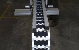 Объект: Прямые и поворотные пластинчатые конвейеры для бутылок