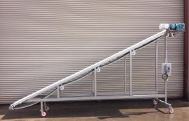 Ленточный наклонный передвижной конвейер для поднятия на высоту 2000 мм текстиля в рулонах - фото 8