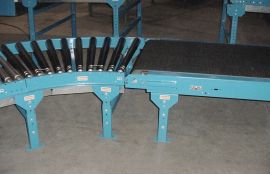 Система прямых и поворотных рольгангов для транспортировки посылок