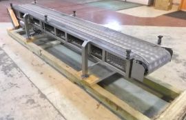 Объект: Конвейер с модульной пластиковой лентой для лотков с овощами