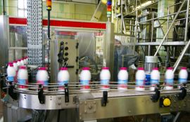 Конвейер  пластинчатый с пластиковой лентой для бутылок с молоком