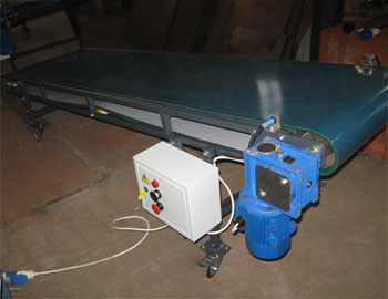 Передвижные ленточный конвейер для коробок с обувью